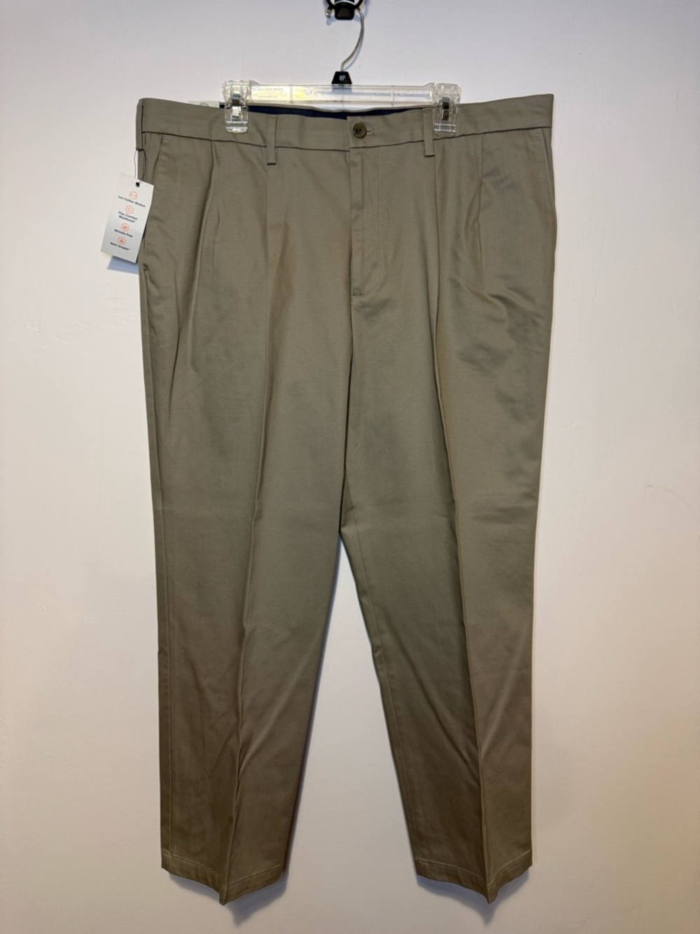 NEW DOCKERS Men’s 40 x 30 Flex Comfort Classic Fit Signature Khaki Pleated